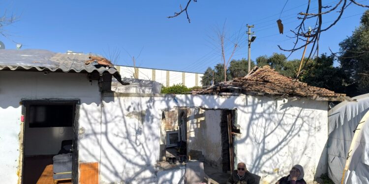 Depremzede Ailenin Yardım İsyanı: İki Senedir Gelen Giden Olmadı