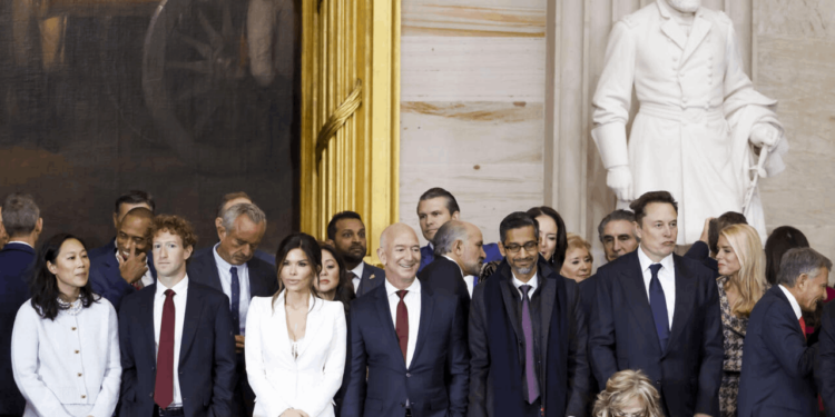 Dünyanın Konuştuğu Kareye Bir Yorum da Daron Acemoğlu'ndan: 'Endişelenmemiz Gereken Çok Şey Var'