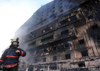 Düzgün yangın merdiveni yok, katlarda yangın tüpleri yok, yangın alarmları çalışmıyor!