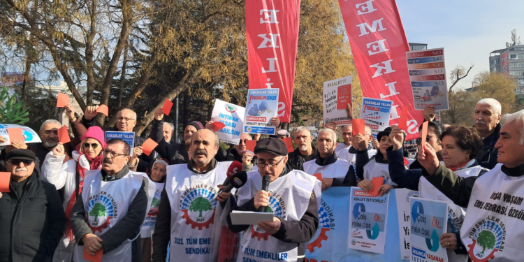 Emeklilerden AKP iktidarına kırmızı kart: ”Holdinglere dost, emekçiye düşman oldular”