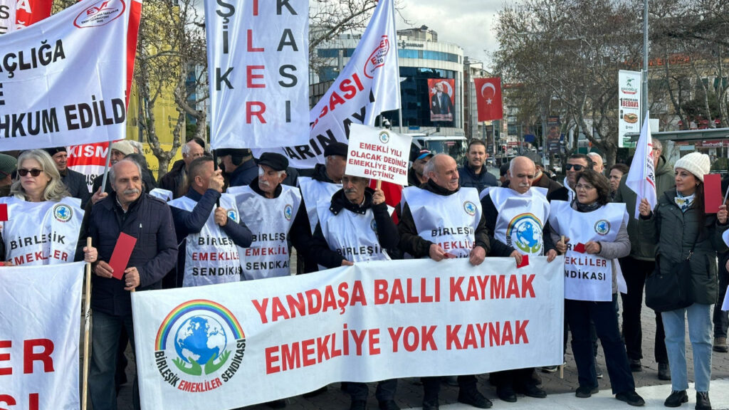 Emeklilerden Hükümete 'Helvalı' Protesto: 'Emekli Öldü, Buyurun Cenaze Namazına'