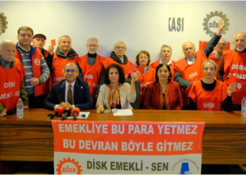 Emeklilerin bir ev, bir araba alma hayallerini bile çaldınız, hırsızsınız!
