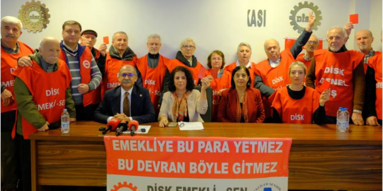 Emeklilerin bir ev, bir araba alma hayallerini bile çaldınız, hırsızsınız!