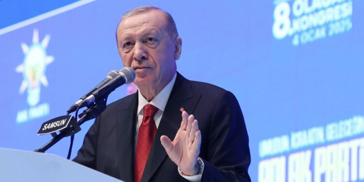 Erdoğan: “Ya bir an önce silahlarını gömecekler ya da silahlarıyla birlikte gömülecekler”