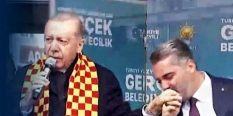 Erdoğan’ın elini öpmüştü: AKP Genel Merkezi, Fatih Üzüm’ün üstünü çizdi