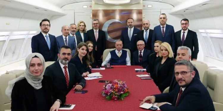 Erdoğan'ın uçağının müdavimleri belli oldu: İşte gözde gazeteciler!
