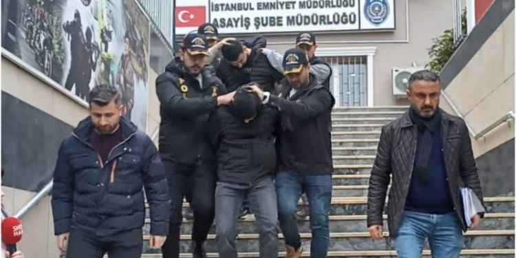 Esenyurt'ta arkadaşlarını kaçırmaya çalışan 3 kişi polis tarafından yakalandı