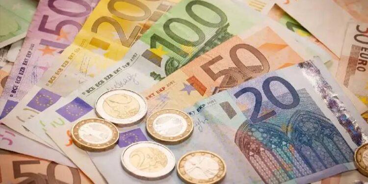 Euro 26 yaşına bastı