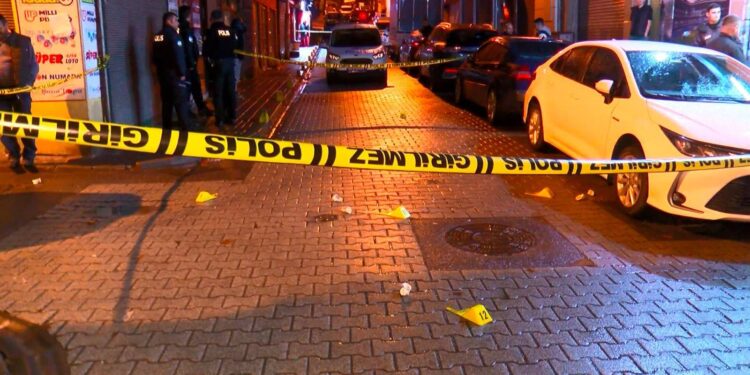 Fatih'te çamaşırhaneye silahlı saldırı: 2 yaralı