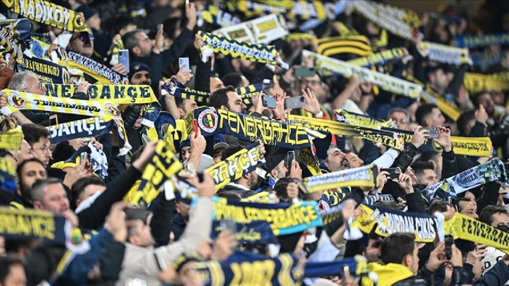 Fenerbahçe'de Flaş Ayrılık, Resmen Duyuruldu