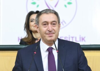 Gazetecilere konuşan Bakırhan: İmralı kapıları açılmalı