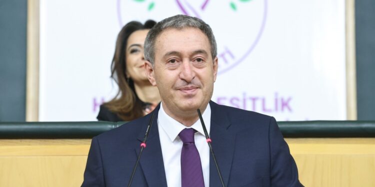 Gazetecilere konuşan Bakırhan: İmralı kapıları açılmalı