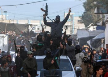 Gazze’de ateşkes gecikmeli başladı