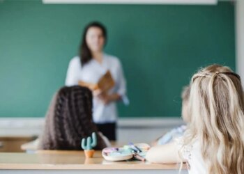 "Hamile kaldığı" için işten çıkarılan öğretmenin kazandığı tazminat, hukuka uygun bulundu