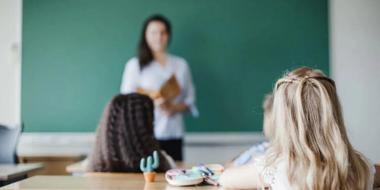 "Hamile kaldığı" için işten çıkarılan öğretmenin kazandığı tazminat, hukuka uygun bulundu