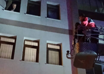 Hayatından Endişe Edilen Genç Kız Ekipleri Alarma Geçirdi, Gerçek Eve Girince Ortaya Çıktı
