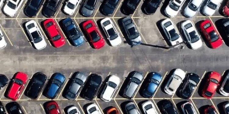 İkinci el otomobil fiyatları 2024'te düştü