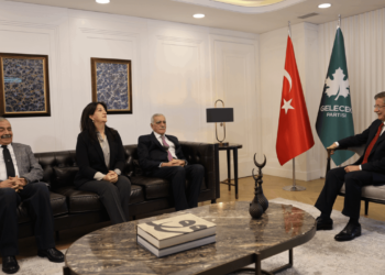 İmralı Heyetinin Liderler Turu: DEM Parti ile Davutoğlu Arasındaki Görüşme Sona Erdi