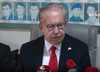 İmralı'daki cani terörist başının barış elçisi gibi gösterilerek muhatap alınmasını ibretle izliyoruz