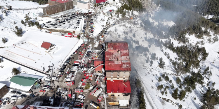 İnsanlar çocuklarını hayatta kalabilsin diye aşağıya atmak zorunda kaldı