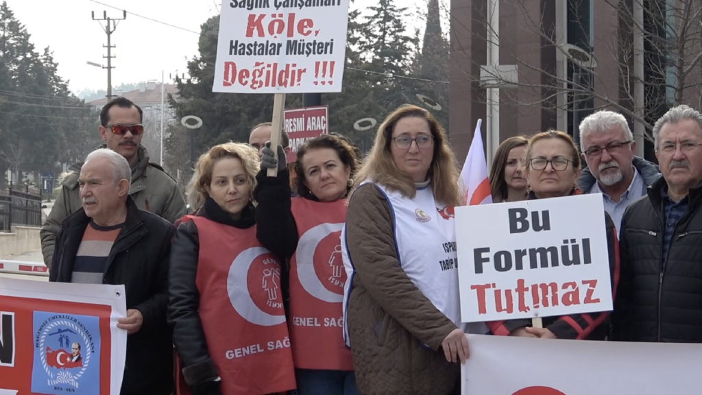 Sağlık emekçileri yurt genelinde bakanlığa tepki gösterdi: İş bırakma eylemlerimizin etkisini görünmez kılmaya çalışıyor