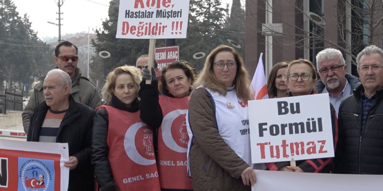 Sağlık emekçileri yurt genelinde bakanlığa tepki gösterdi: İş bırakma eylemlerimizin etkisini görünmez kılmaya çalışıyor