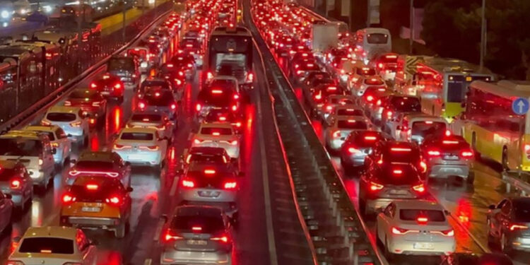 İstanbul dünyada en yoğun trafiğe sahip şehir oldu