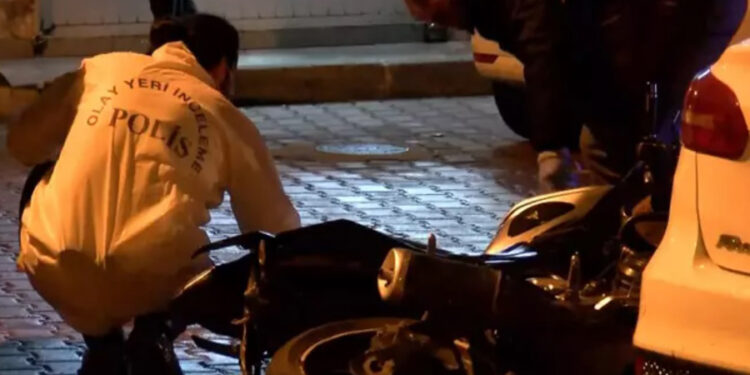 İstanbul’da seyir halindeki motosiklete silahlı saldırı: 1 ölü, 1 yaralı