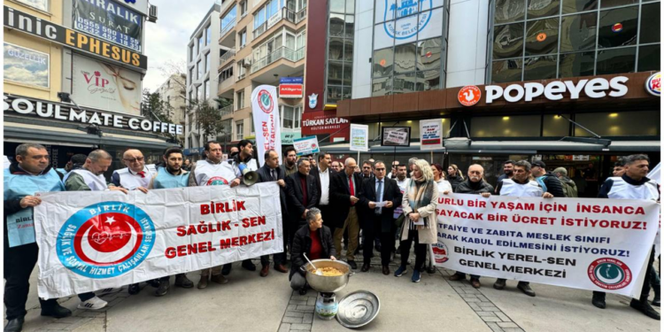 İzmir’de memurlardan maaş zamlarına helvalı