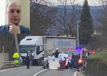KHK’lı fizyoterapist, eşi ve iki kızıyla birlikte trafik kazasında vefat etti
