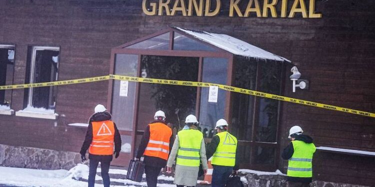 Kartalkaya'daki yangına ilişkin olarak görevlendirilen bilirkişi heyeti, oteldeki incelemelerini tamamladı