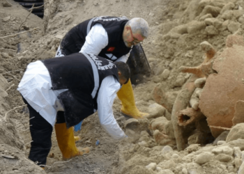 Kazdıkça Kemik Fışkırdı: Öğretmenevinin Bahçesinde Dehşete Düşüren Anlar