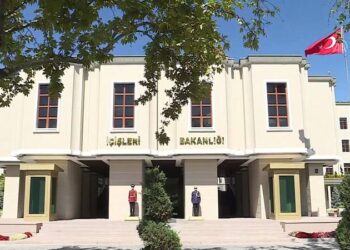 Kırmızı bültenle aranan suç örgütü elebaşı, Ermenistan'dan Türkiye'ye getirildi