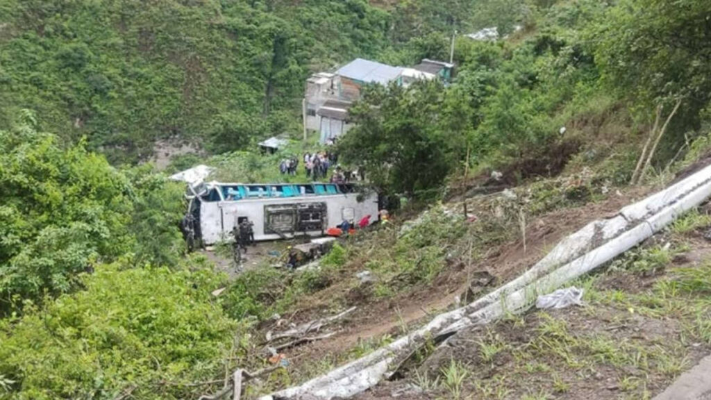 Kolombiya'da Turist Otobüsü Uçuruma Yuvarlandı! Çok Sayıda Ölü ve Yaralı Var