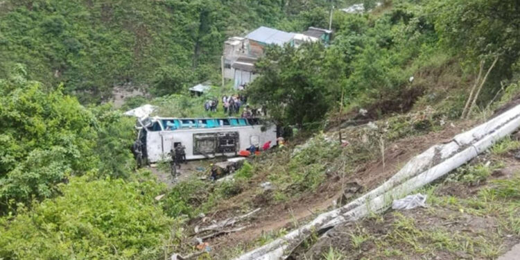 Kolombiya'da Turist Otobüsü Uçuruma Yuvarlandı! Çok Sayıda Ölü ve Yaralı Var
