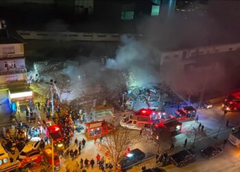Konya'da çöken binanın bulunduğu cadde yeniden trafiğe açıldı