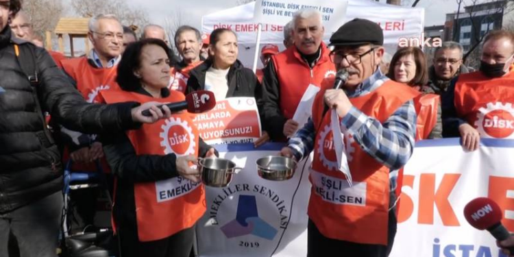 Küçülte küçülte bu kadar oldu, suyu kaynatıp çocuklarımıza çorba diye bunu içireceğiz!