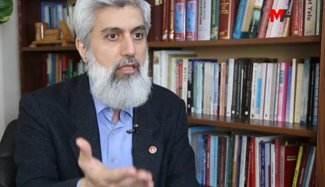 Kuytul: Evimde kitap okuyorum