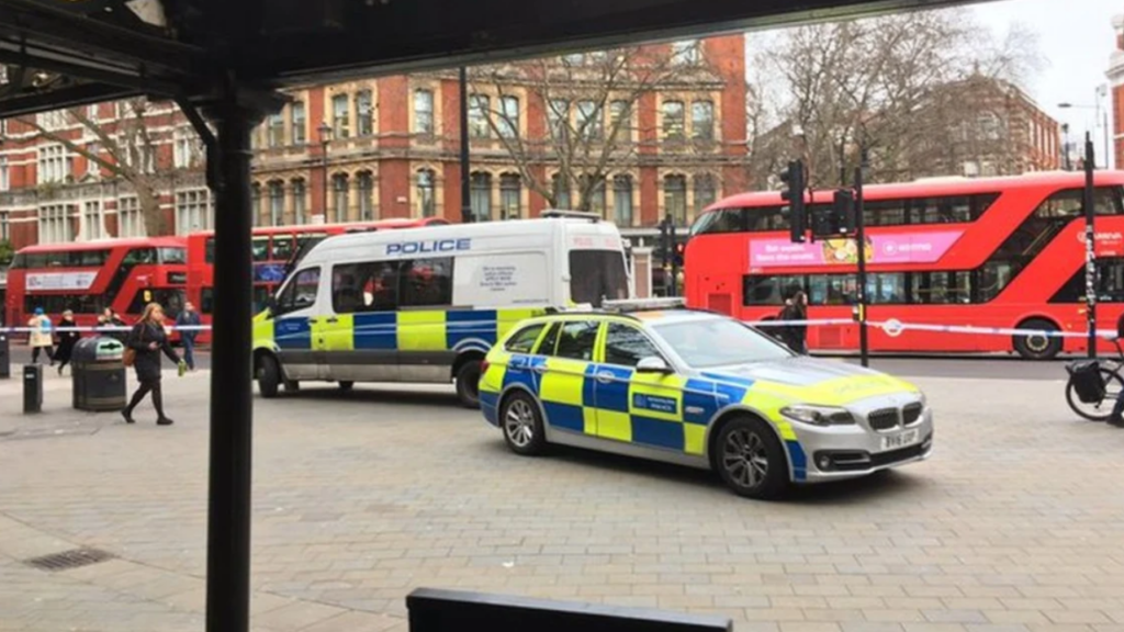 Londra'da Bomba Alarmı: Meşhur Cadde Tahliye Edildi