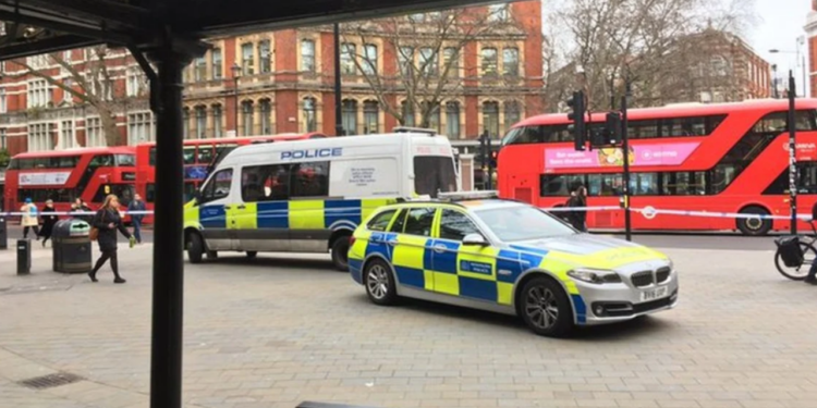 Londra'da Bomba Alarmı: Meşhur Cadde Tahliye Edildi