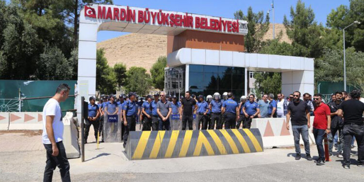 Mahkeme kararını hiçe saydı: Mardin kayyımı 190 kişiyi işten çıkardı