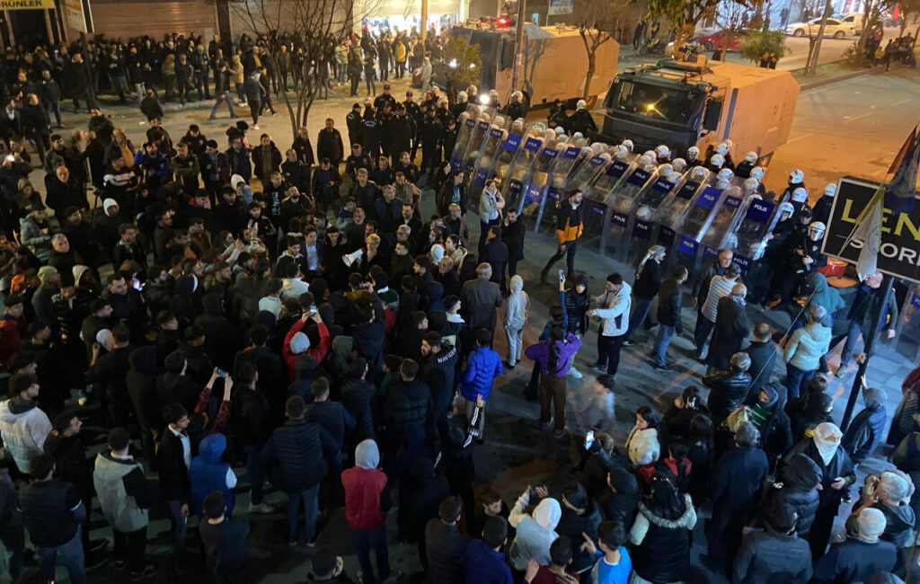 Mersin Akdeniz'deki kayyım protestosuna sert müdahale