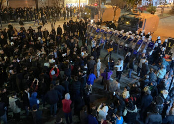 Mersin Akdeniz'deki kayyım protestosuna sert müdahale