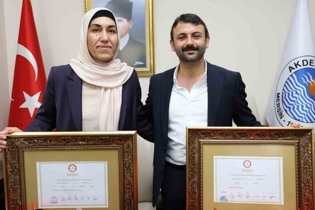 Önceki gün gözaltına alınmışlardı; Akdeniz Belediyesi eş başkanları adliyeye sevk edildi