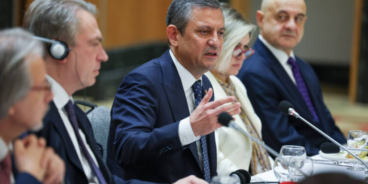 Özel, AB Büyükelçileri ile Bir Araya Geldi