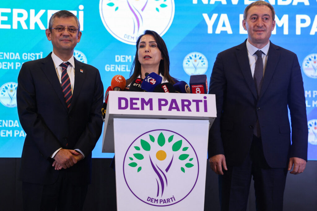 Özel'den DEM Parti'ye: Atılacak her adımı destekleriz