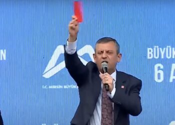 Özel'in büyük sürprizi 'kırmızı kartmış'