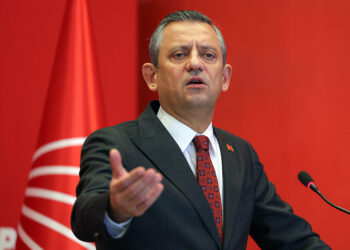 Özgür Özel, iktidara yüklendi: “En düşük emekli maaşını 14 bin lira yapmaya hazırlanıyorlar”