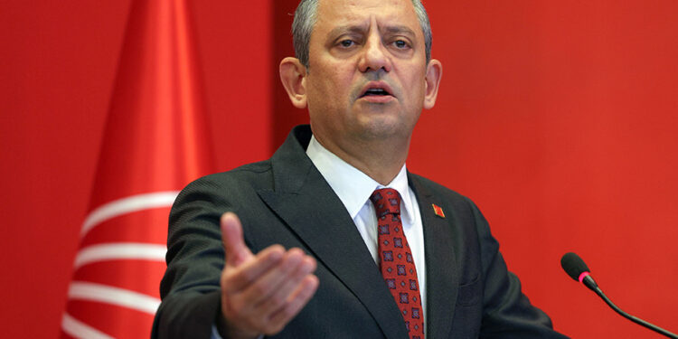 Özgür Özel, iktidara yüklendi: “En düşük emekli maaşını 14 bin lira yapmaya hazırlanıyorlar”