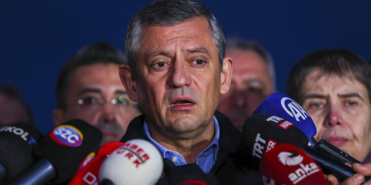 Özgür Özel'den yangın faciası soruşturmasında şeffaflık çağrısı